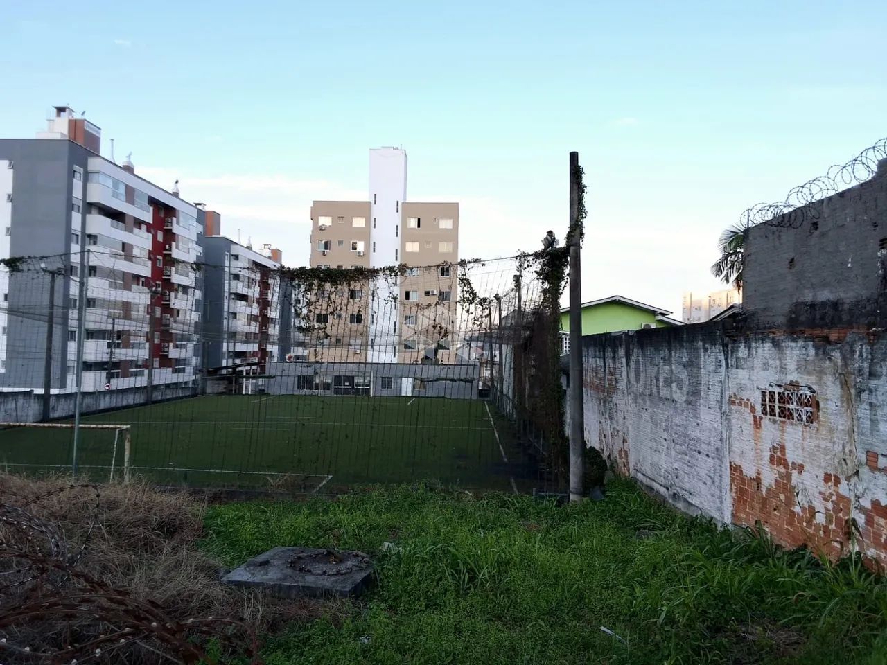 GRANDE TERRENO À VENDA EM PRAIA COMPRIDA SÃO JOSÉ COM 2000M² EXCELENTE PARA CONSTRUÇÃO E I - Foto 4