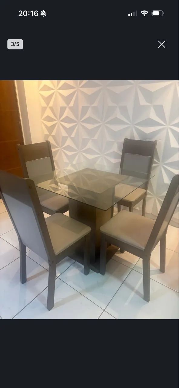 Vendo mesa com tampo de vidro e quatro cadeiras - Foto 3