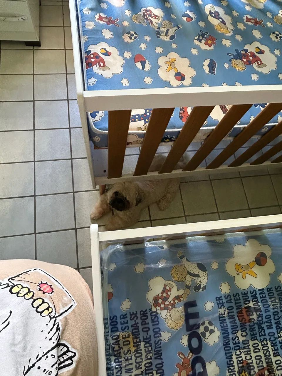 VENDO BERÇO POUCO USADO COM COLCHÃO - Foto 2