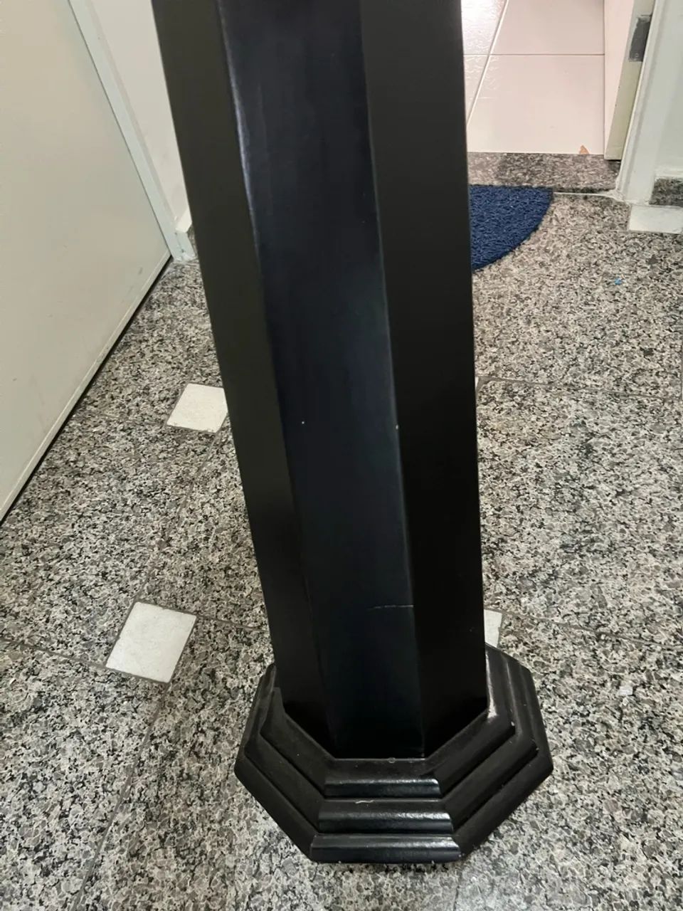 Pedestal de madeira preto - Foto 5