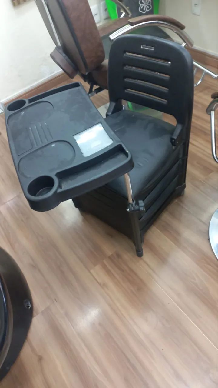 Mesa e cadeira Manicure