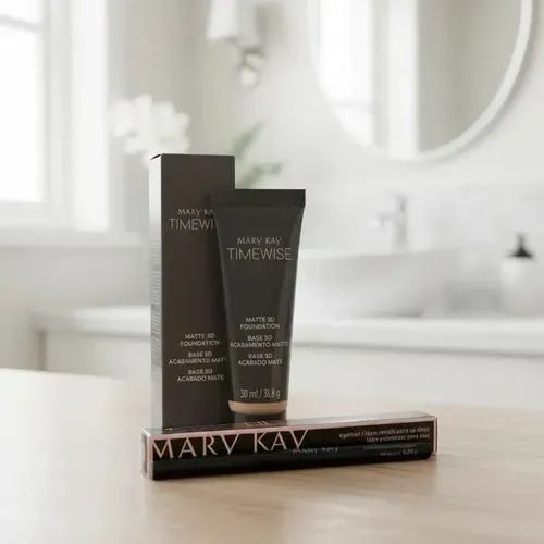 Base Mary Kay e lápis retrátil 