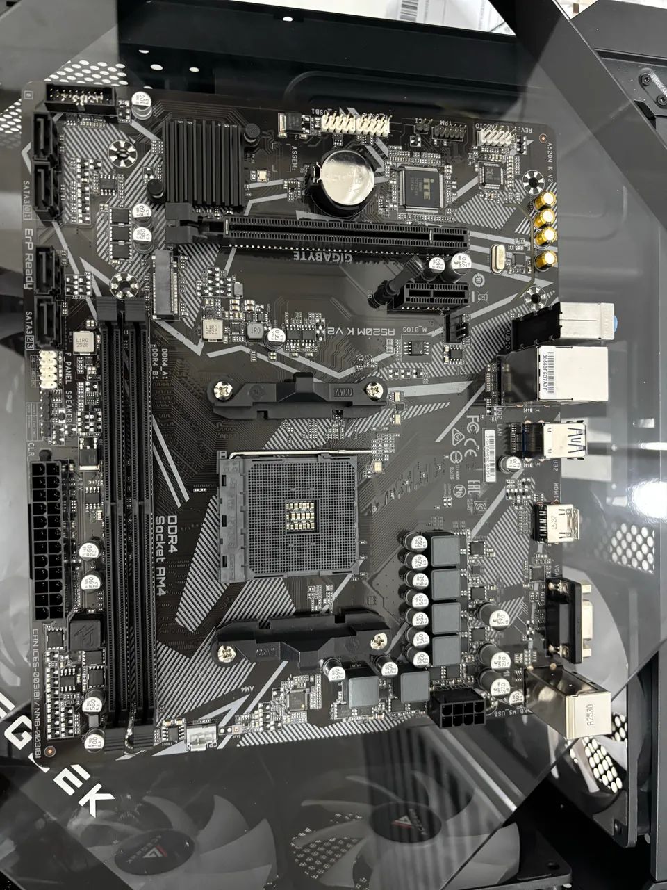 Placa mãe gigabyte A520M K V2 DDR4 - Foto 4