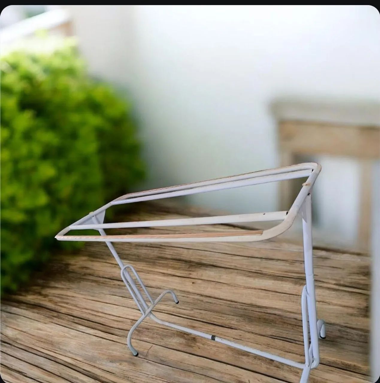 Barbada imperdível! Arara com dois cabideiros!