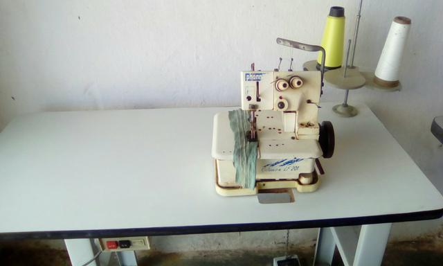 Maquina de costura galoneira semir indústrial
