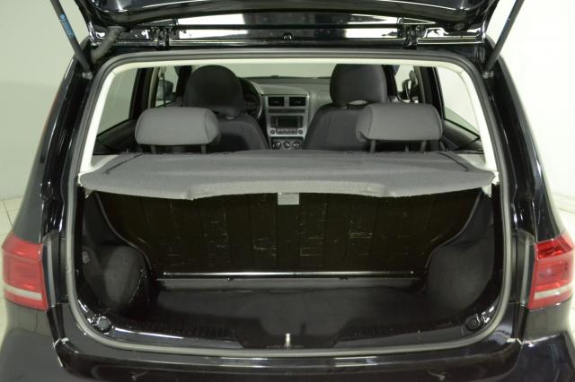 VolksWagen Fox Trendline 1.6 Flex 8V 5p - Preto - 2015 - Foto 13