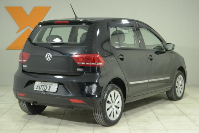 VolksWagen Fox Trendline 1.6 Flex 8V 5p - Preto - 2015 - Foto 6