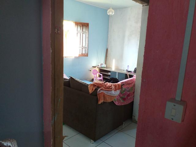Vende-se esta casa aceito carro no negócio - Foto 2