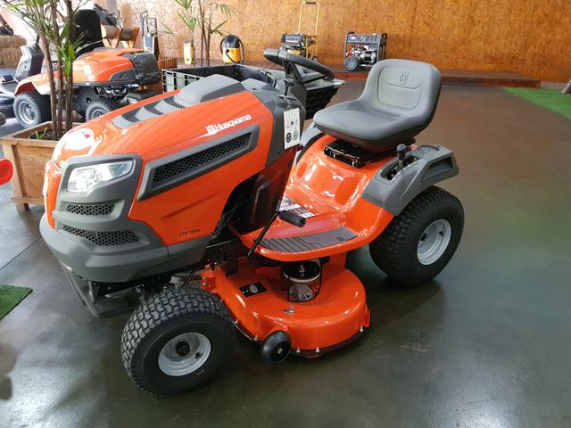 Trator Cortador de Grama Husqvarna YTH1942 19Hp