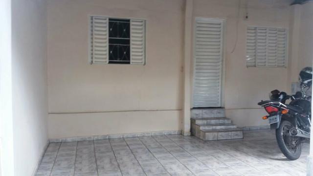 Vendo uma casa na vila legionária, Goiânia .200mil. Ótima localização