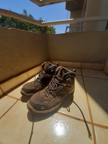 bota quechua mh100