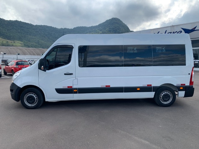 Renault Master Minibus DCI Executiva 2.3 - 16 lugares - 2018 - Foto 2