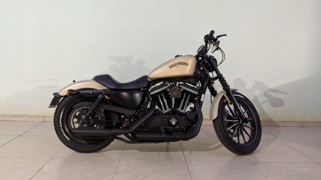 HARLEY DAVIDSON IRON 883