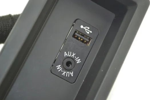Entrada Usb Auxiliar Painel Bmw 320 2016 2017 Original - Foto 2