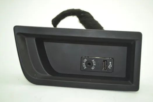 Entrada Usb Auxiliar Painel Bmw 320 2016 2017 Original
