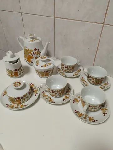 Antigo Jogo para Chá em Porcelana Real