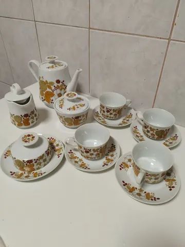 Antigo Jogo de chá de porcelana Real com detalhes em ou