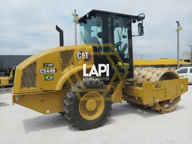 Locação de Rolo compactador Caterpillar CS44B Novo - Foto 2