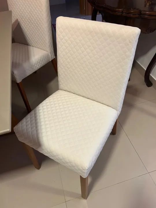 Vendo 4 cadeiras estofado semi novas e sem avarias!!!