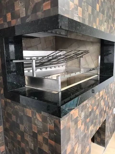 CHURRASQUEIRA REVESTIDA