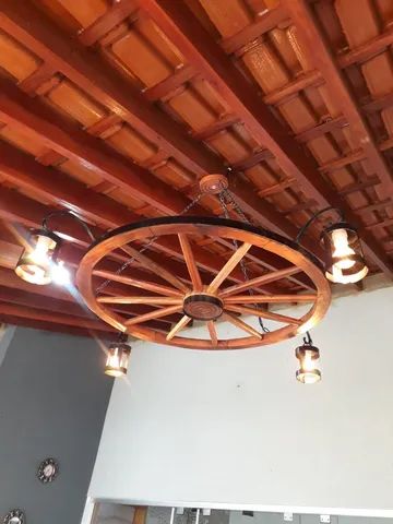 Luminária roda de carroça pendente 