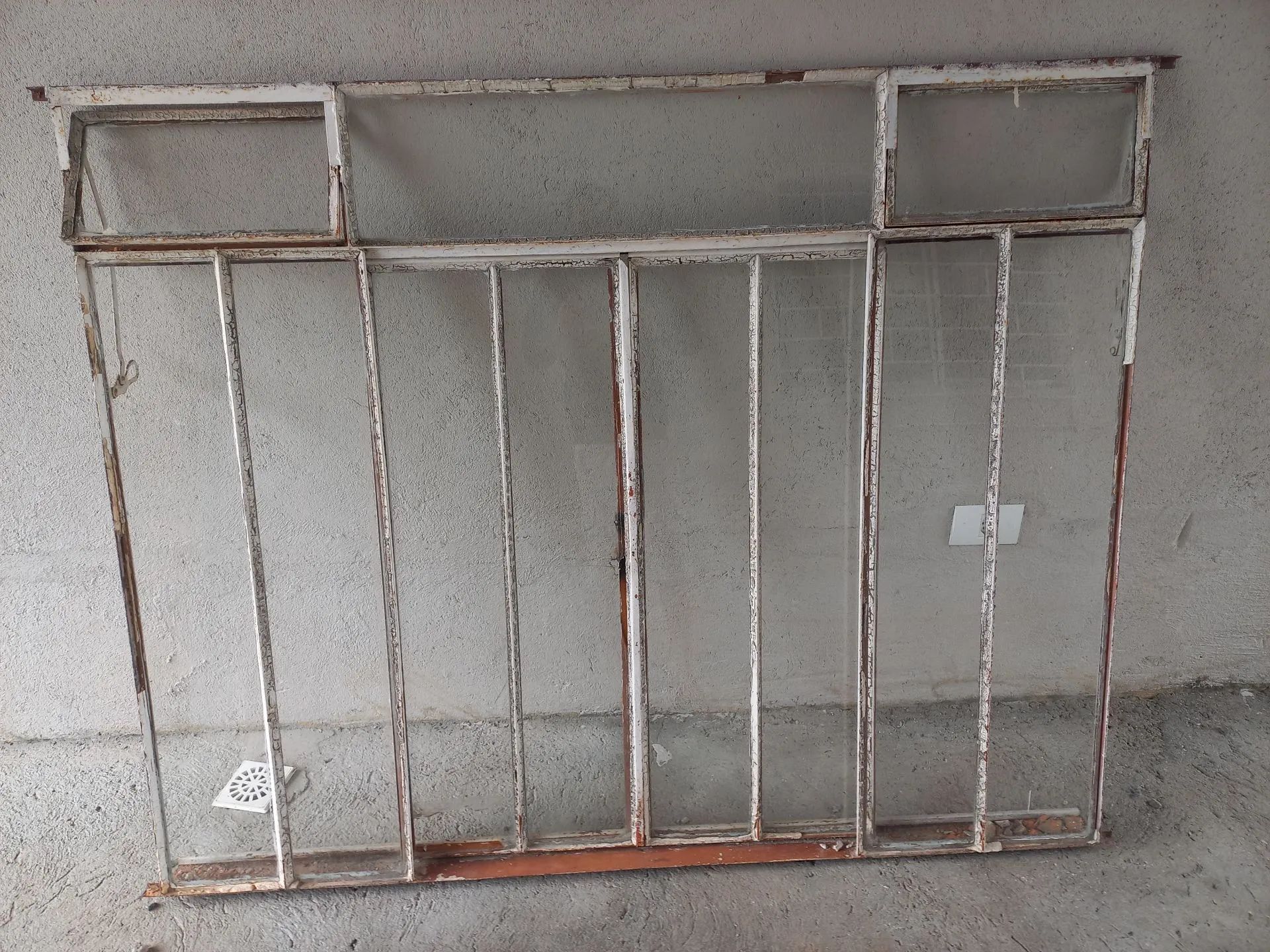 Janela de Ferro Antiga - Foto 3