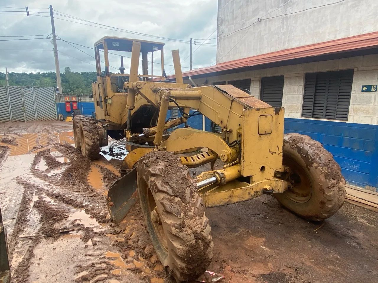 Vendo ou troco Motoniveladora (Patrol) Huber Warco