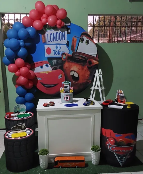 DECORAÇÃO DE FESTA CARROS