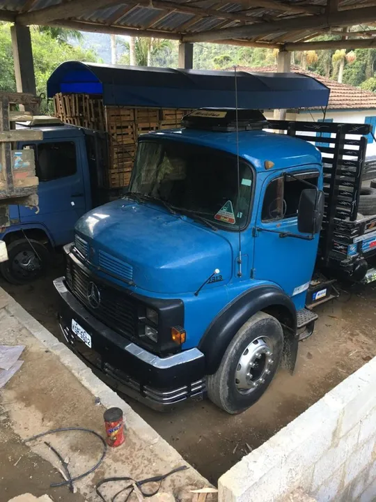 Caminhão MB 1313 Trucado Ano 1983 - Azul - Carroceria Seminova