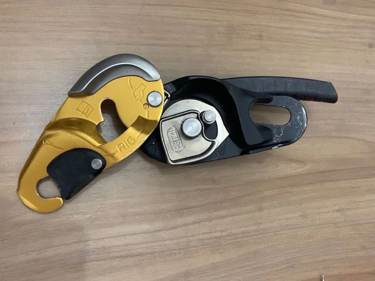 Descensor Id - Petzl - Foto 4