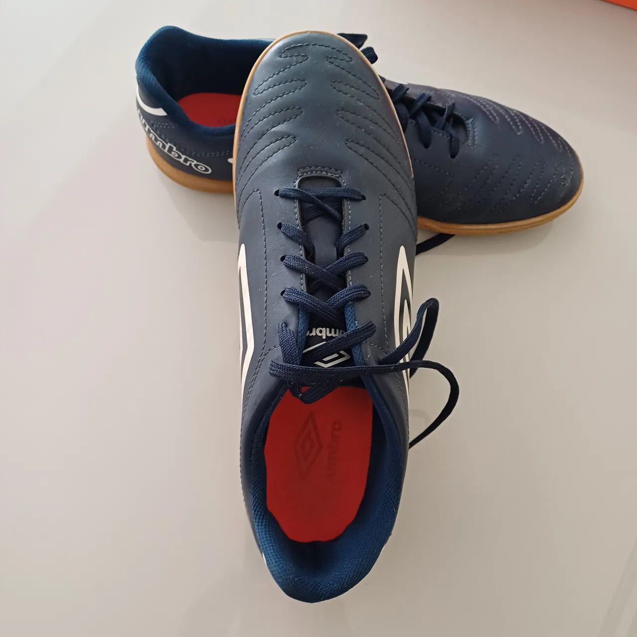 Chuteira futsal marca umbro