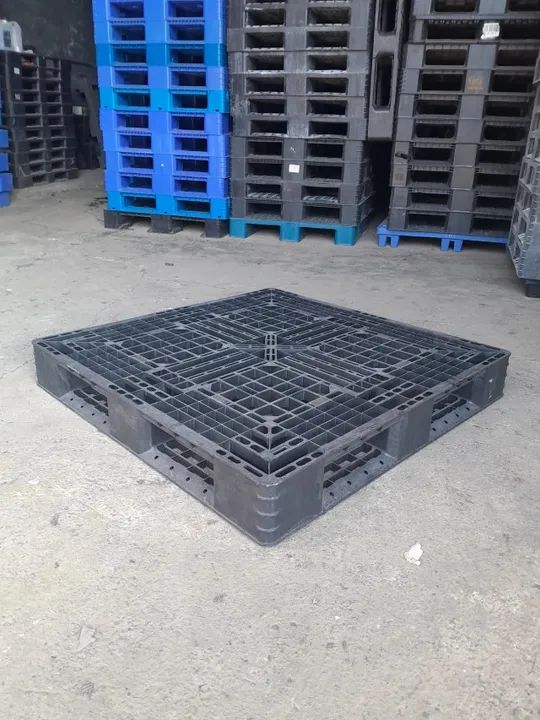 Pallets de Plástico 110x110x15 Seminovo