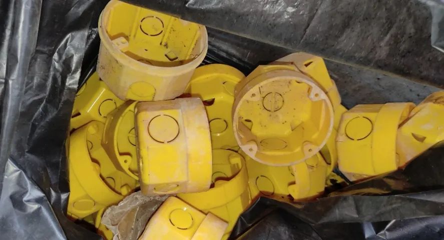 20 Caixa de Luz 3x3 Octogonal Amarela - Foto 2