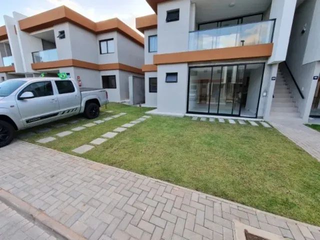 Casa térrea com 2 suítes em Buraquinho