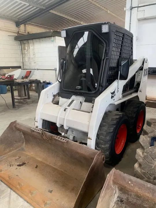 Mini carregadeira Bobcat S130 ano 2012