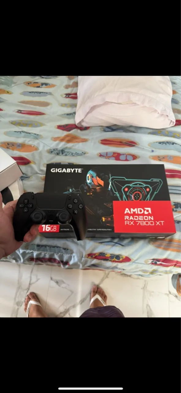 Placa de Vídeo Gigabyte Radeon RX 7800 XT Gaming OC 16gb usado