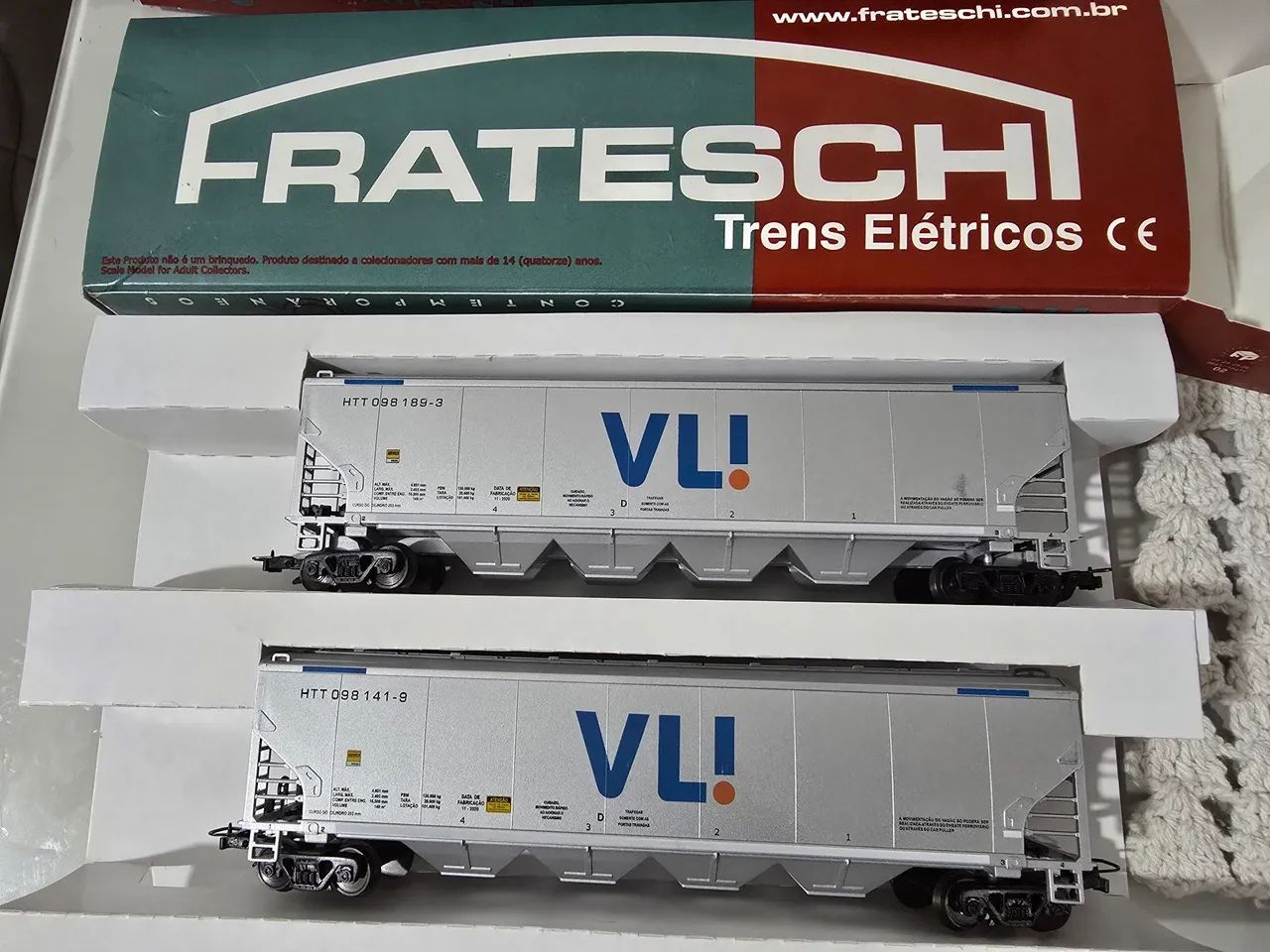 Conjunto 2 vagões HTT VLI Frateschi Números diferentes HO