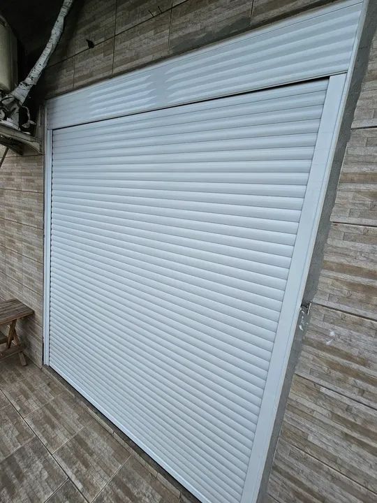 Portas de correr em alumínio branco, novas , 2 e 3 folhas.