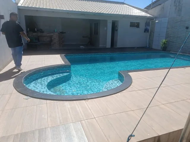 Casa a venda com area de laser completa.