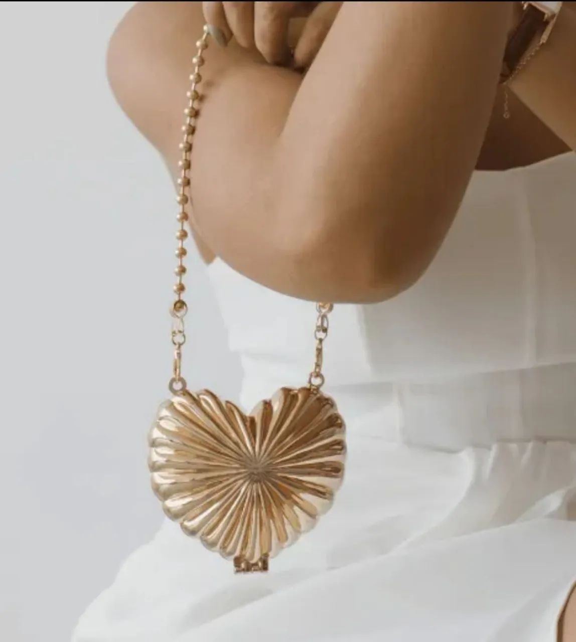 Bolsa metal minimalista "Dourada"  - Foto 3