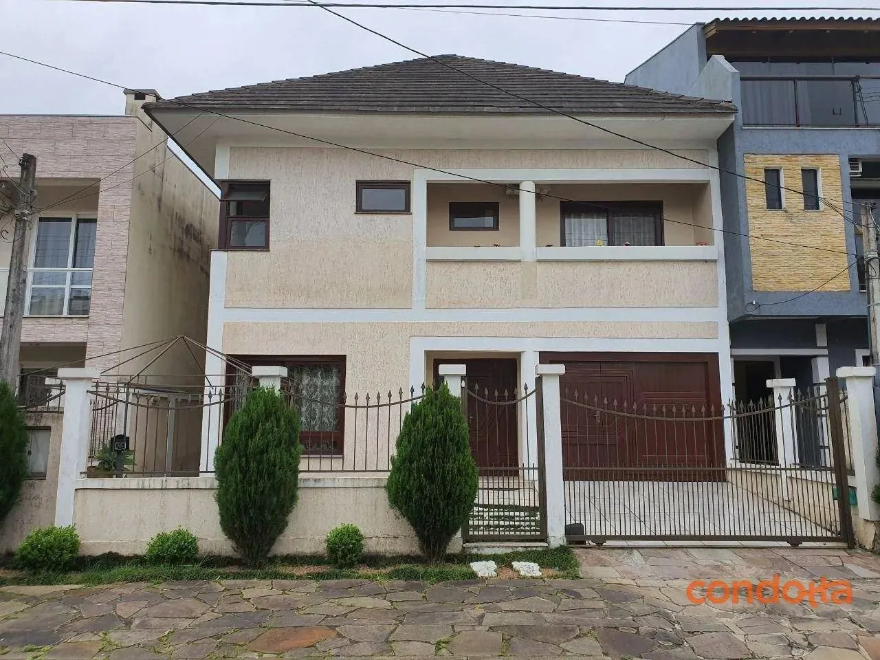 Sobrado com 3 dormitórios para alugar, 272 m² por R$ 5.338,00/mês - Hípica - Porto Alegre/
