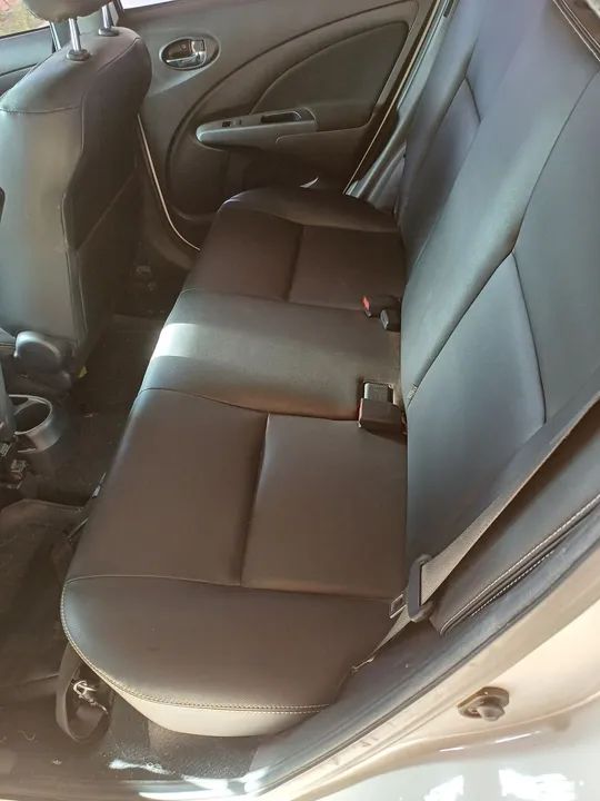 Etios 17/18 1.5 XlS  Hatch - Foto 2