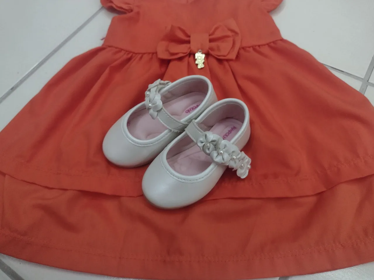 Vestido e sapatinho infantil