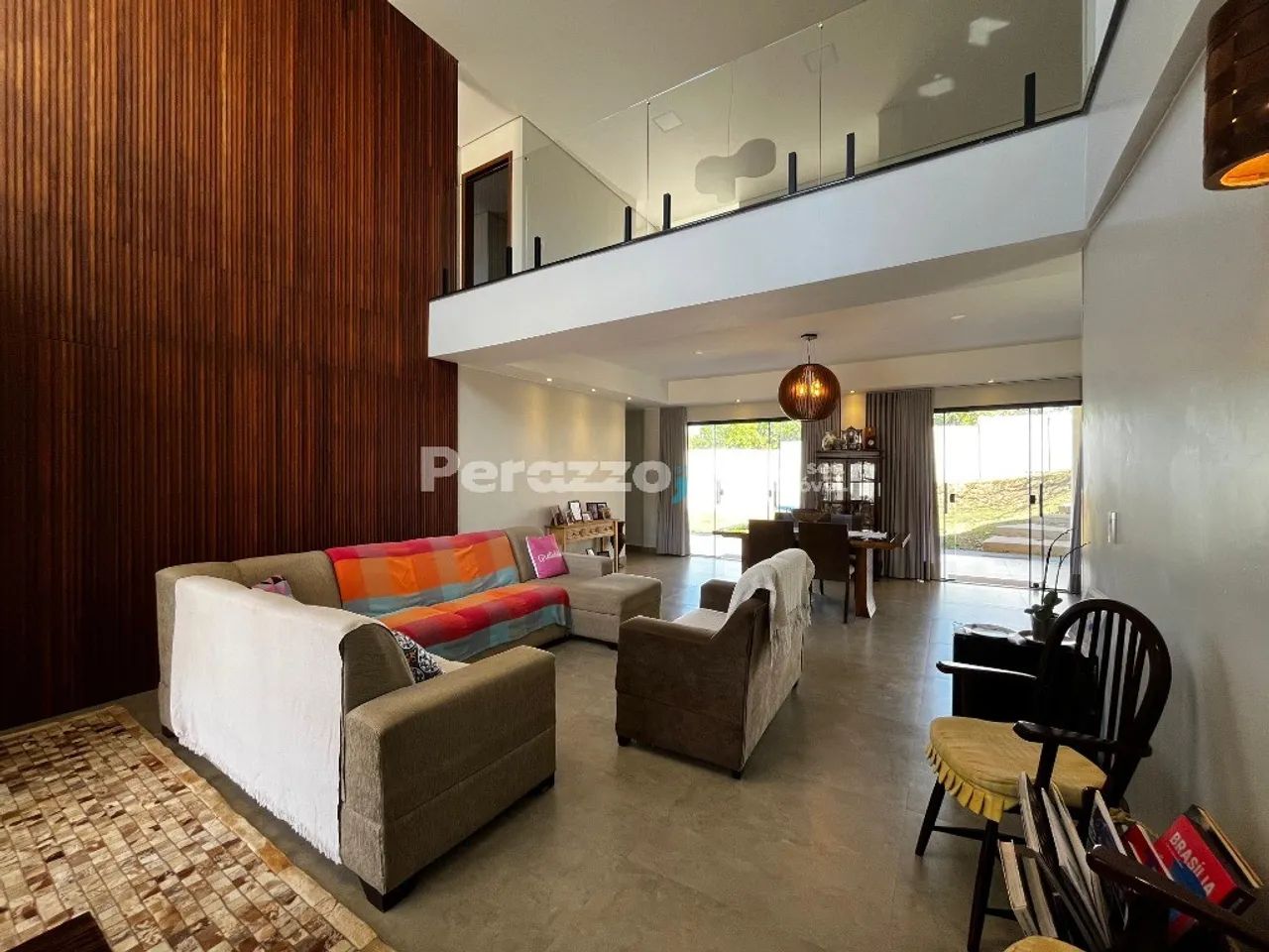 Belíssima Casa com 4 SUÍTES localizada no Condomínio Quinta Interlagos - Jardim Botânico P