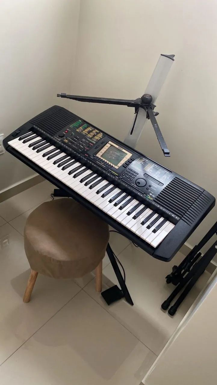 Teclado Yamaha PSR-B50 - Instrumentos musicais - Tabuleiro do Martins