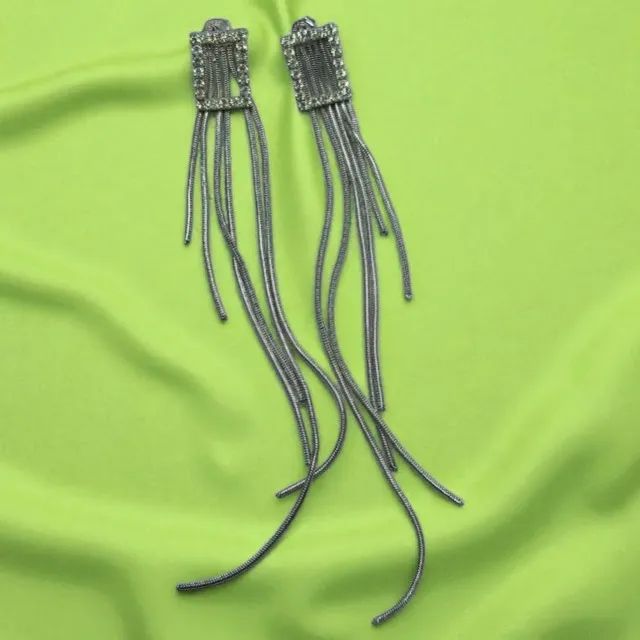 Par de Brincos de Prata com strass e fios pendurados - Foto 4