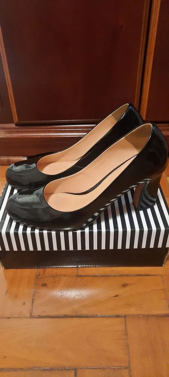 Sapato CORELLO de verniz tamanho 40
