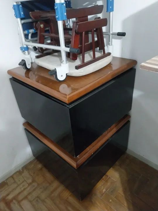 Mesa de Canto em madeira com tampo preto - Foto 2
