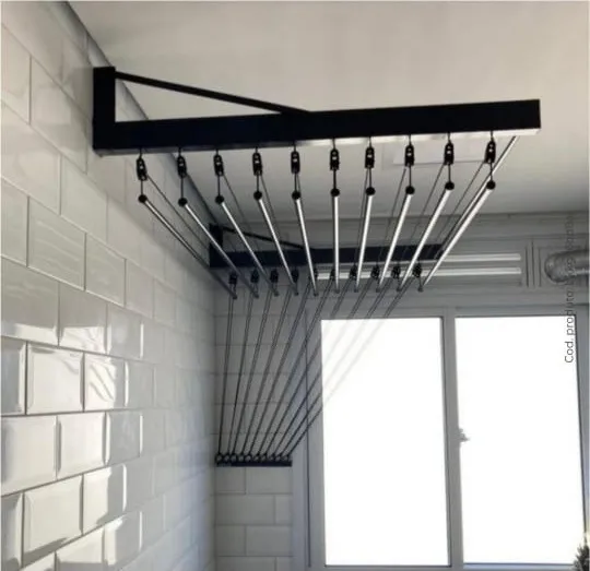 Varal moderno novo retrátil tubular com com acionamero individual na cor preta