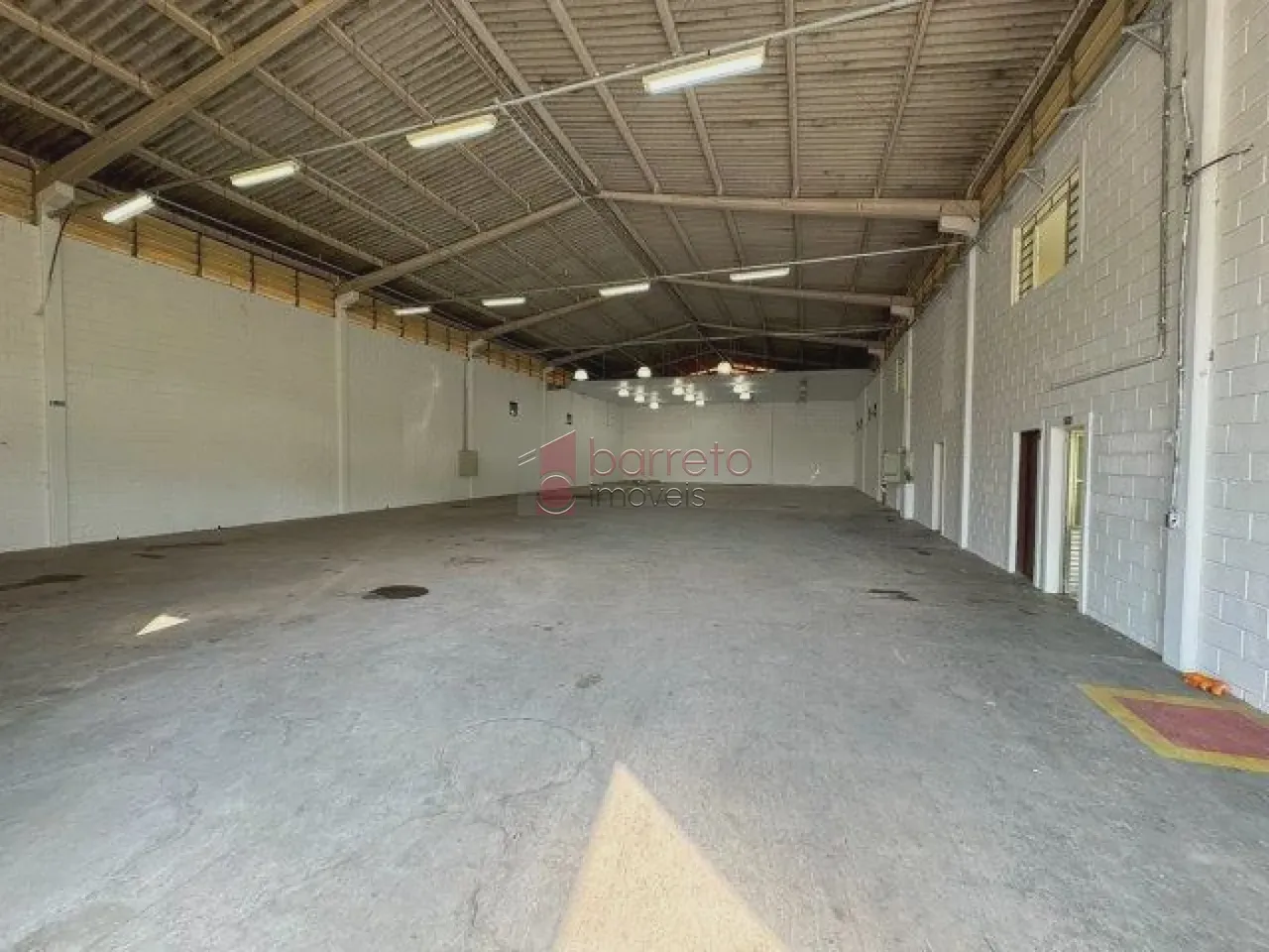EXCELENTE GALPÃO DE 720M² PARA LOCAÇÃO OU VENDA EM ITUPEVA!